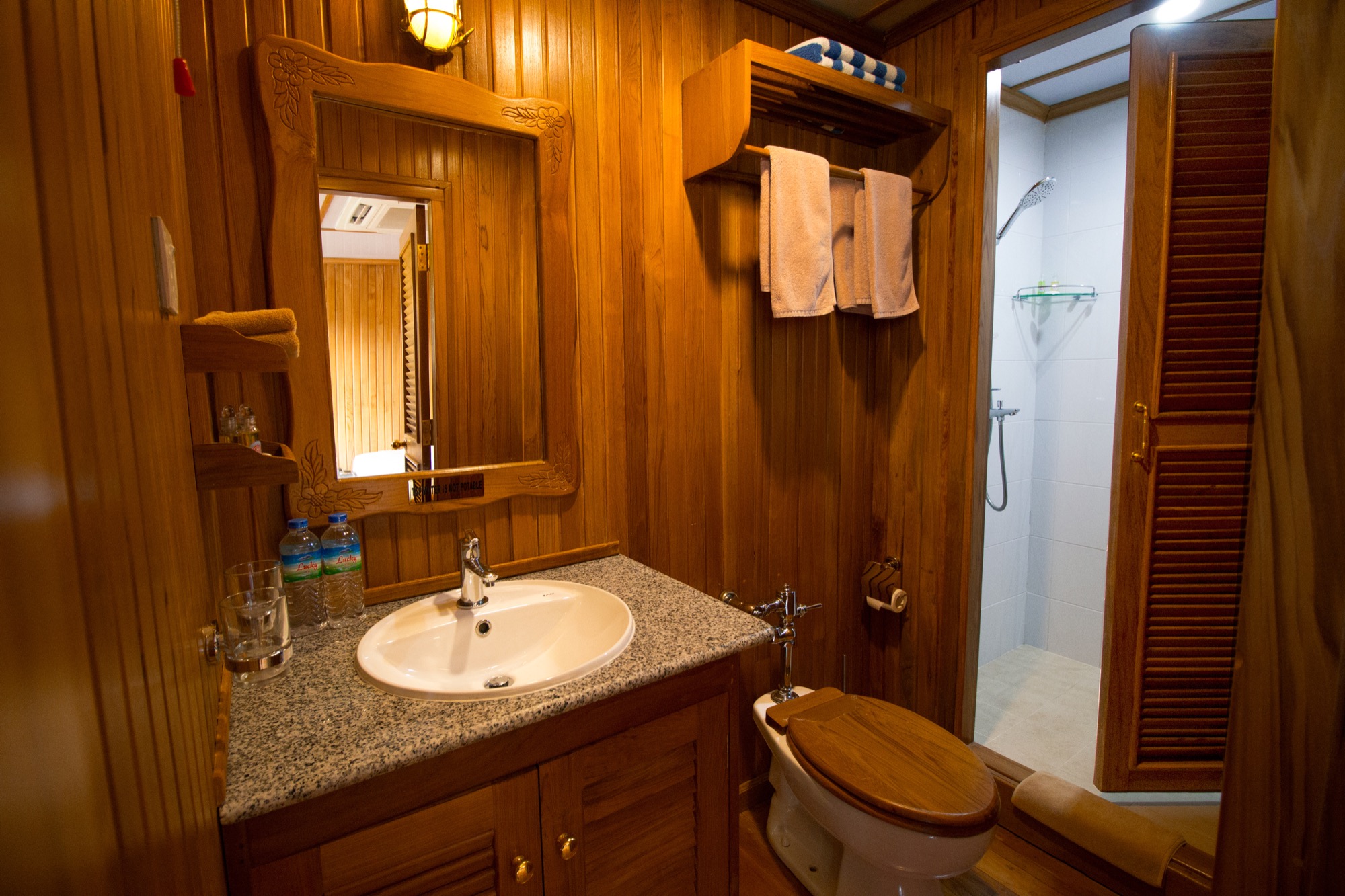 Pandaw RV Kindat Pandaw Cabin Bathroom.jpg